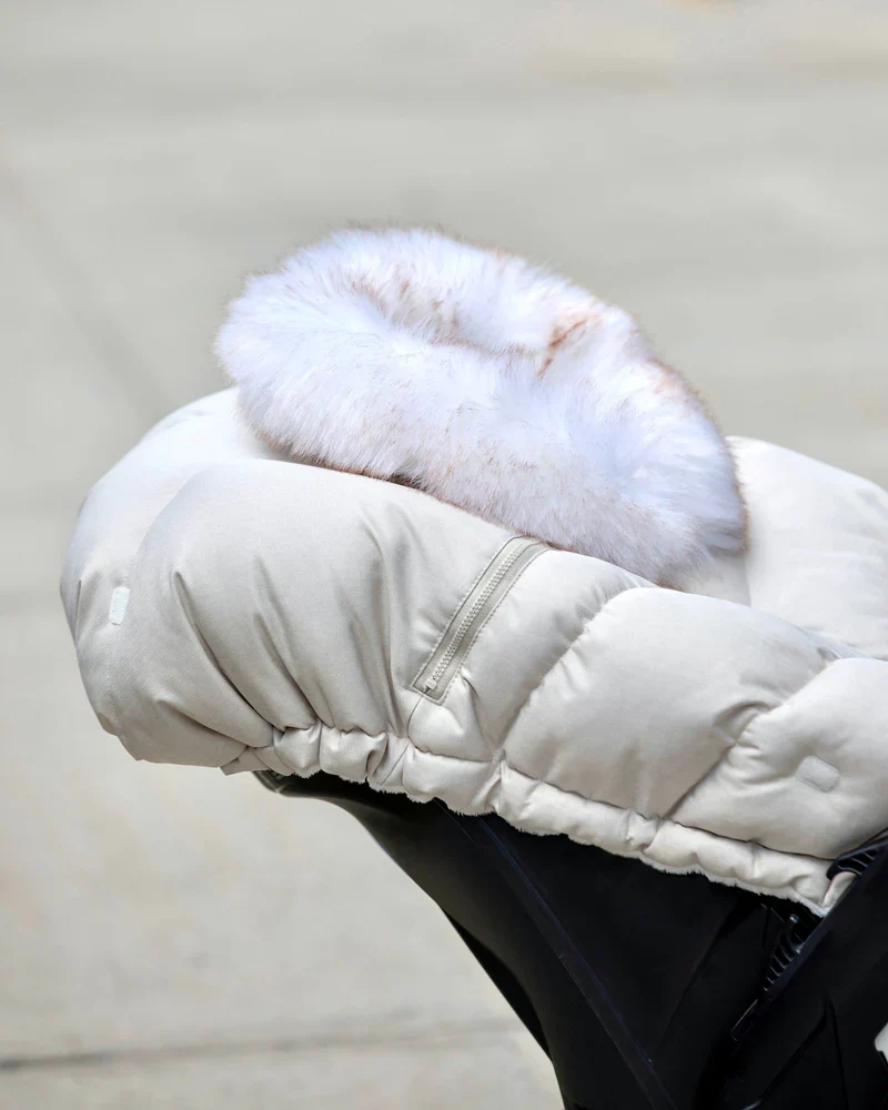 7AM Car Seat Cocoon Tundra - Heather Beige - White Faux Fur - Image 11