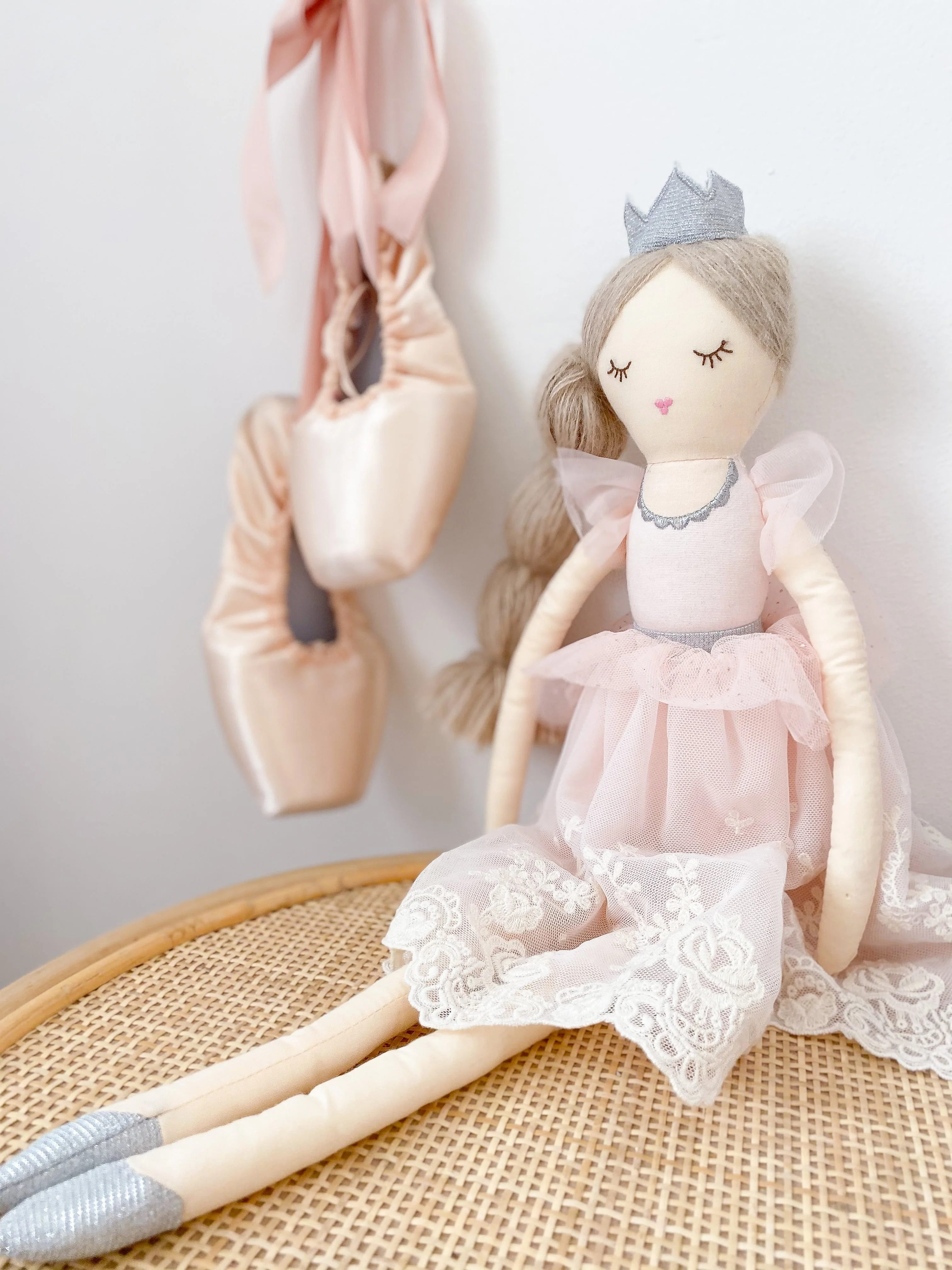 Mon Ami Olivia Princess Doll - Image 2