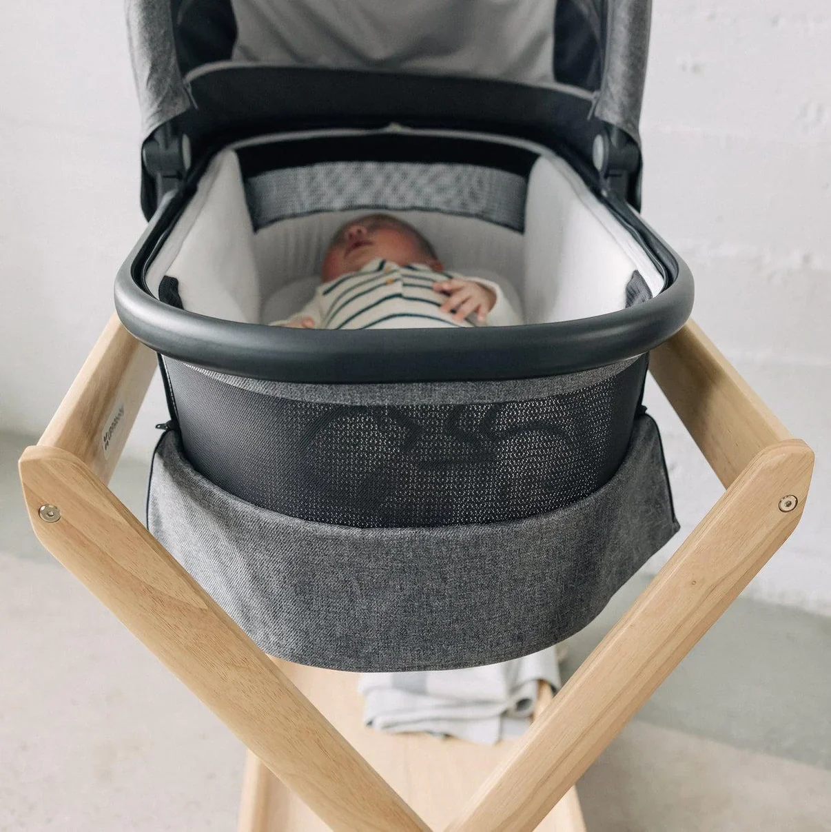 UPPAbaby Bassinet Stand - Image 6