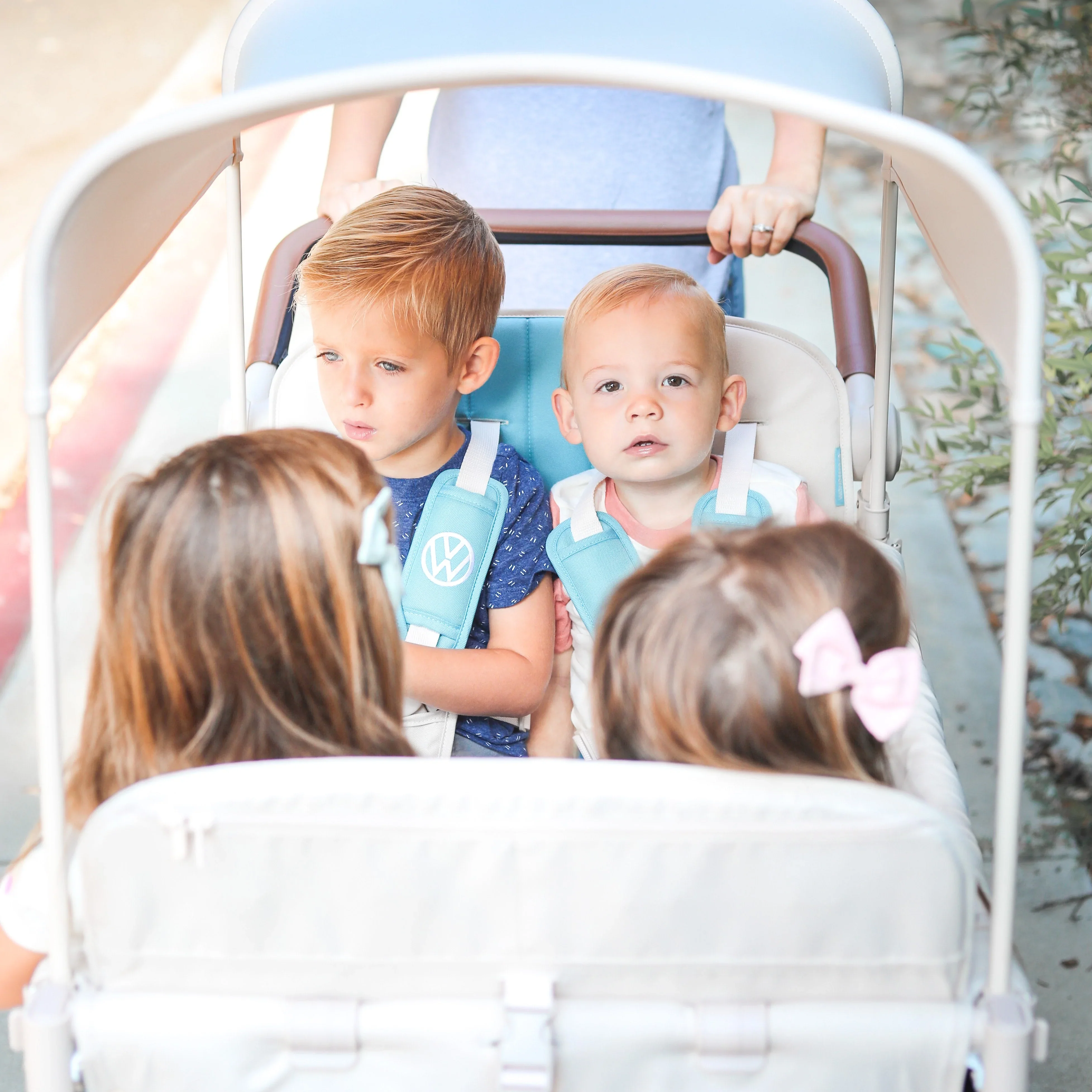 WonderFold Volkswagon Special Edition Quad Stroller Wagon - Image 7